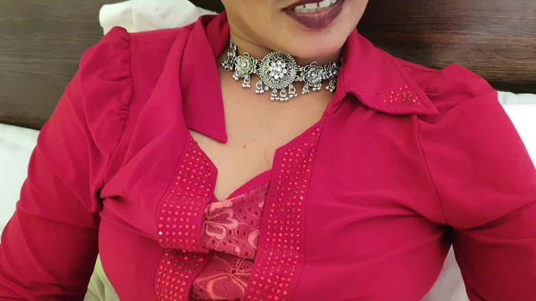 Desi_partycapal: 我的性感人妻在别人的视频通话中被抓，我狠狠地操了她