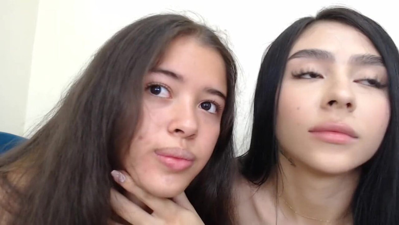 Teen amateur Latinas: Elevele ling pula, și gust limba lor în timp ce partajarea saliva