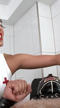 Sjuksköterska Dominatrix Pinnar lydig slav hårdhänt