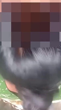 तमिल पत्नी बाथरूम में चुदाई और चूस रही है