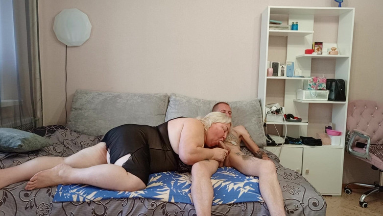 Zona901: Neighbor Gives Blowjob with Cum in Mouth