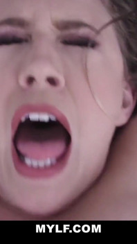 Peituda loira fodida agressivamente em POV