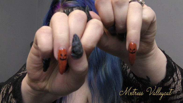 Mxtress Valleycat: Long spooky nail tapping