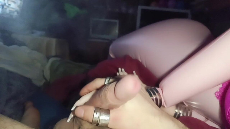 kickerscooter: De Muñeca con manicura francesa