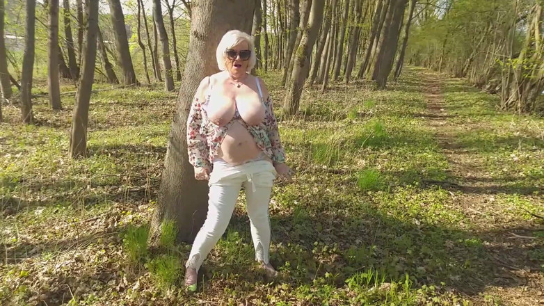 PureVicky66: Granny Shows Her Horny Wet Holes Outdoors