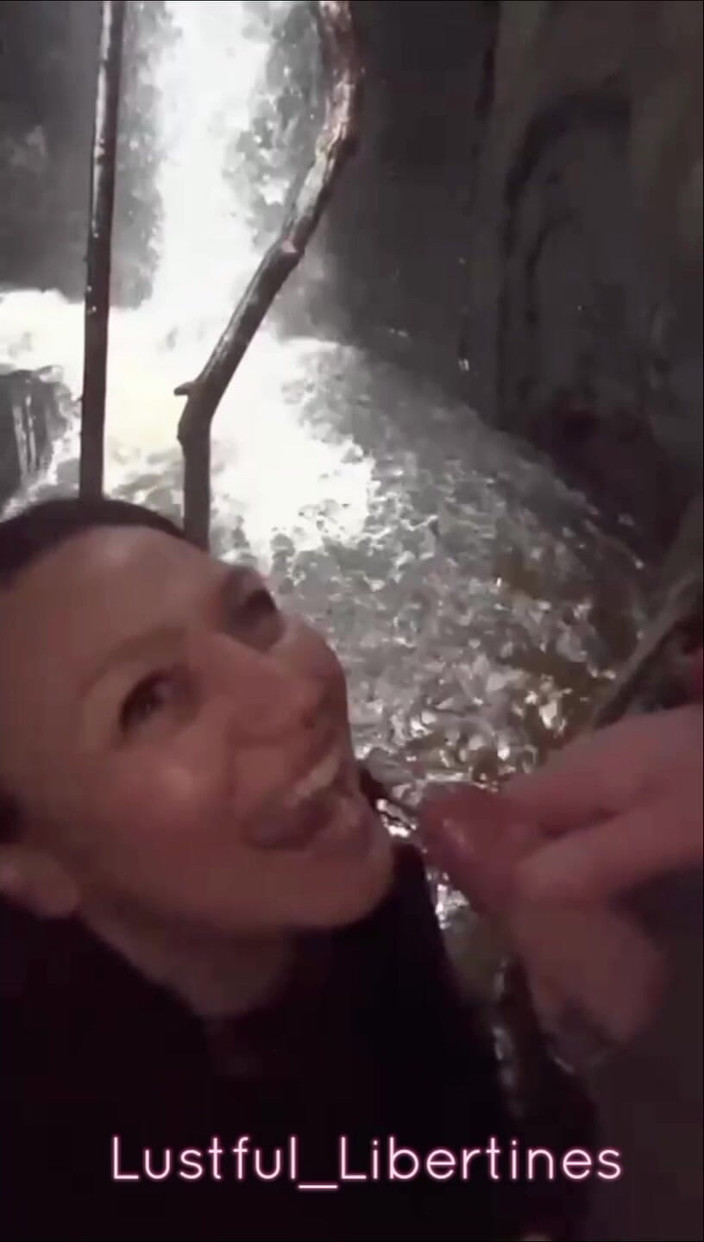 Lustful Libertines: Solo Un Po'di Boschi Che Scopano E Succhia