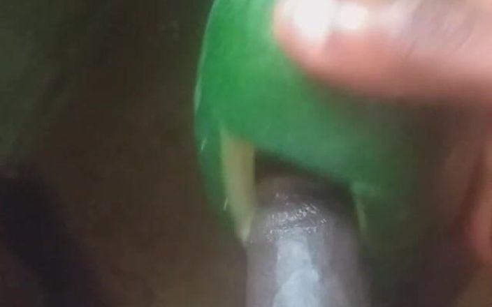 Badman4606: Zwarte homo neukt de hel uit zijn seksspeeltje.