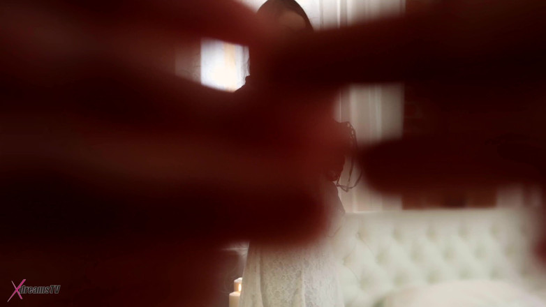 XdreamsTV: Petrecere anală în trei - bărbatul este futut de două femei - scena 4