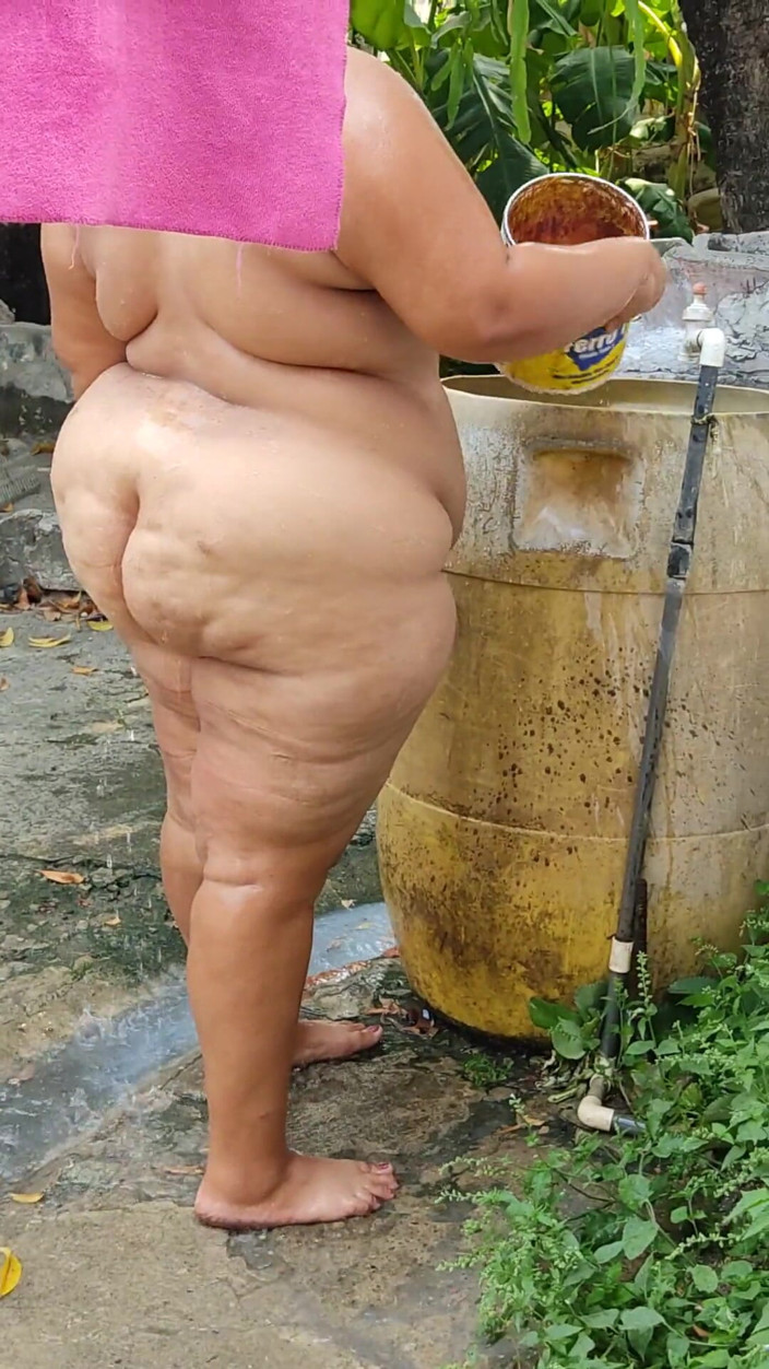 Gordita Culo Rico: My Stepson Spies on Me While I Bathe in the...