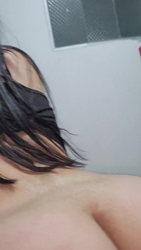 Laura menunggang dalam video eksklusif! Pantat putih besar menunggang!