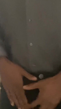 Cewek sange ini ngentot penggemarnya sampai kencing di lantai!