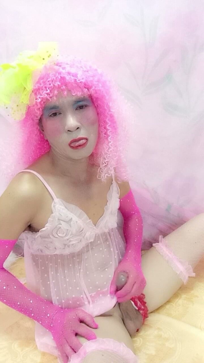nguyen dang thien tri: Oanh Le Transgender Wearing Sexy Clothes Selfie Cups Tinh