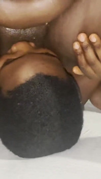 Siyahlar sadece Afrikalı lezbiyenler takma yarakla sert lezbiyen sikişiyor, büyük göt, büyük siyah göt, zenci lezbiyenler, yüze oturma, 69