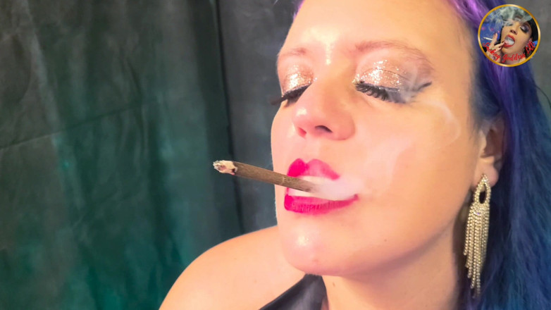 Lilli Cukierek Cox: More120s Sexy Smoking