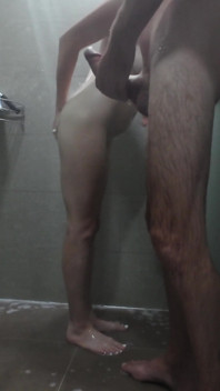 Ser Follada Por Un Extraño En Una Ducha Pública