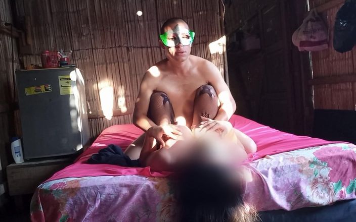 Martin13: सोडा की दो बोतलें और मेरे सौतेले भाई के साथ चुदाई