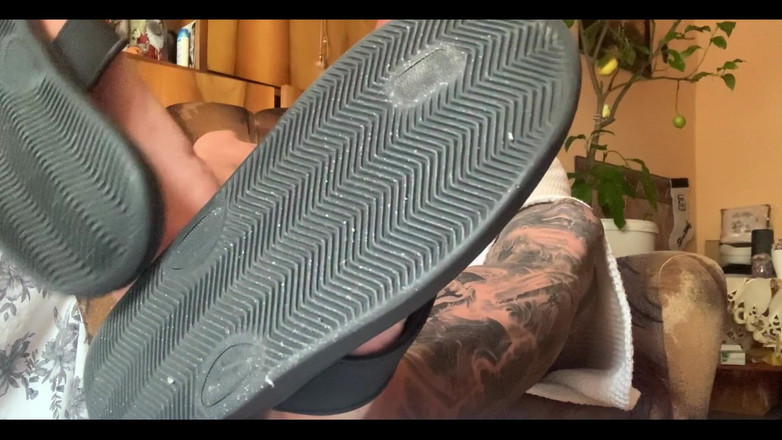 Jasons feet: Bạn có thể dành trọn 14 ngày cùng với mẹ kế...