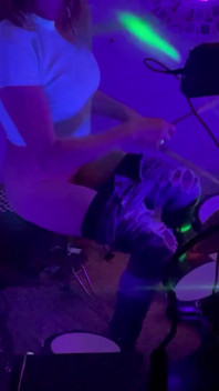 Fată bateristă
