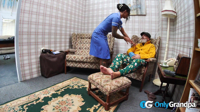 OnlyGrandpa: Australijska pielęgniarka