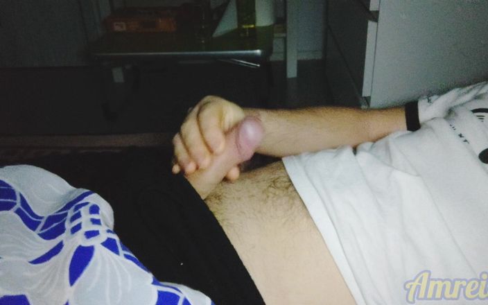 Amreis: Ochtend aftrekken en klaarkomen in bed. Ik kon me niet...