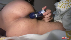 TattedBootyAb: Twink 青少年将巨大的肛塞插入屁股 ||肛交高潮 - 肛门插入
