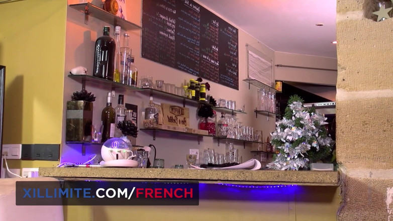 French girls at work: La barista francese fa sesso anale bollente con Rose Valerie