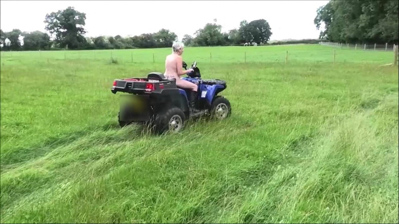 Uk Joolz: Je Hebt Alleen Laarzen En Een Hoed Nodig!!
