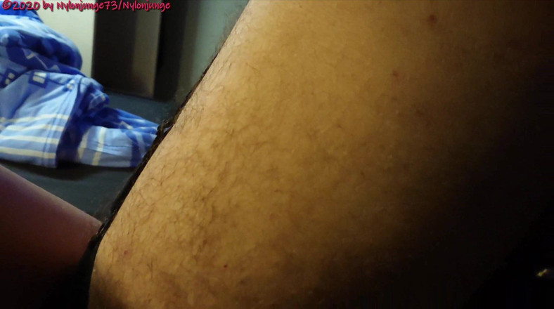 Nylonjunge: La visite bi au strapse 1