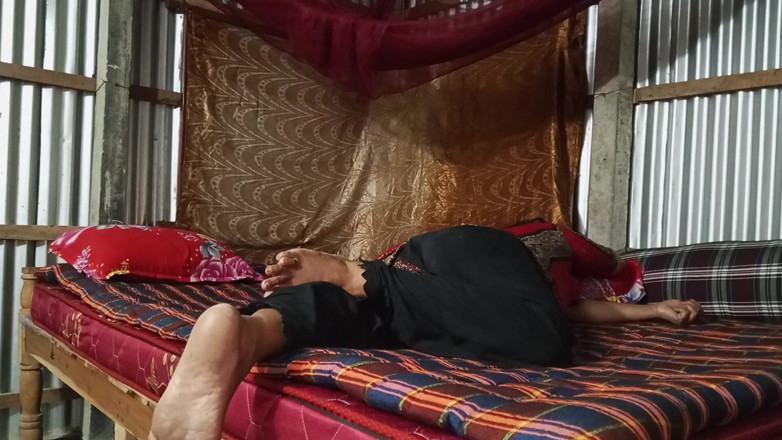 SAFI TV: Desi Bangla zia con la prima volta