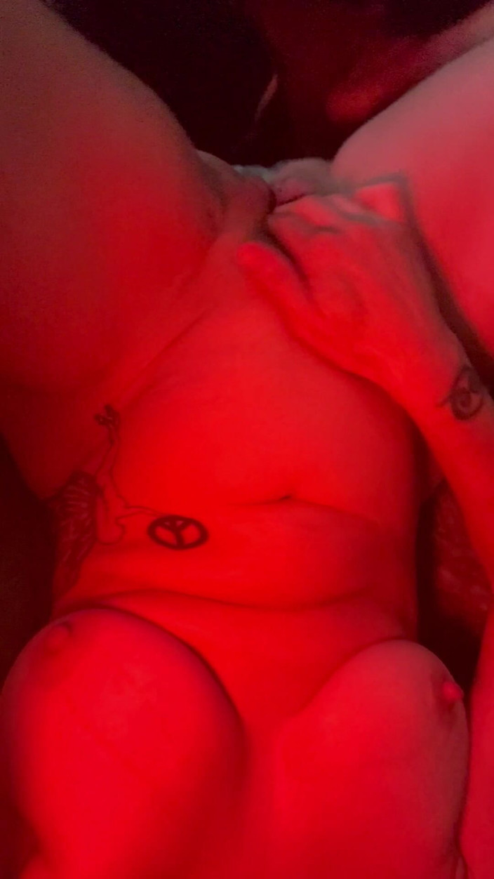 littleanda: Pov a casa da solo ed arrapa mi sditalina la...