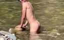 Z twink: नदी में नग्न आदमी