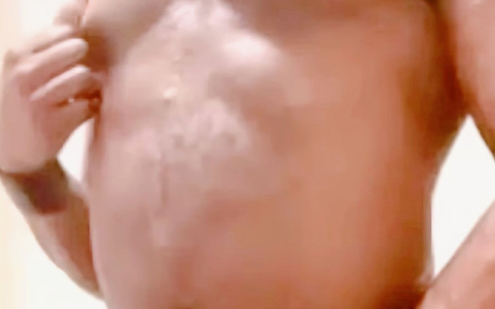 Black mature kinky muscle: Harnais De Grosse Noire Dans La Salle De Bain Et...