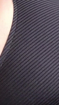舔和吮吸我的金属牙箍