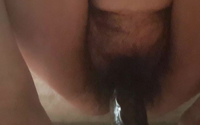 Mommy big hairy pussy: Волосатая киска пылкой милфы