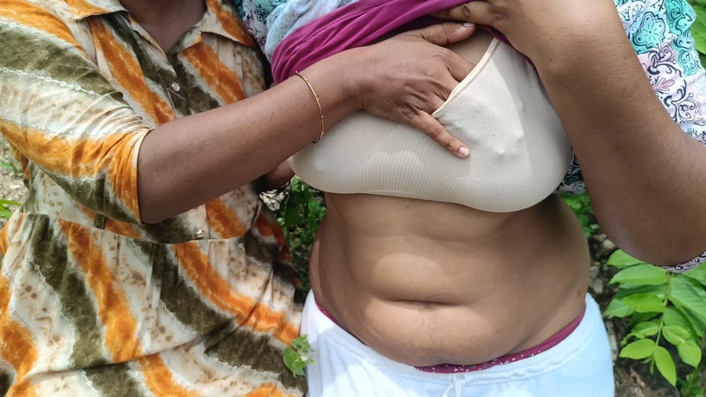 Magilmathi: Una calda storia lesbica all'aperto