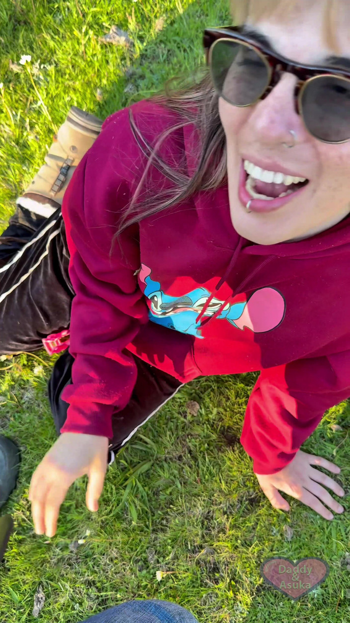 Daddy and Asuka: Epische pijpbeurt buitenshuis