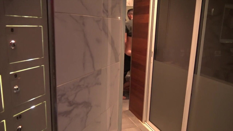 Very discreet straight boys curious: 驚きの輪姦suurpriseにtoilesとstraigth男の子