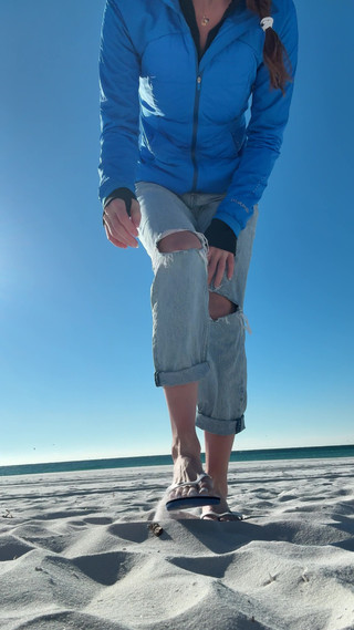 Nadia Foxx: Camminare in spiaggia richiede un orgasmo veloce!