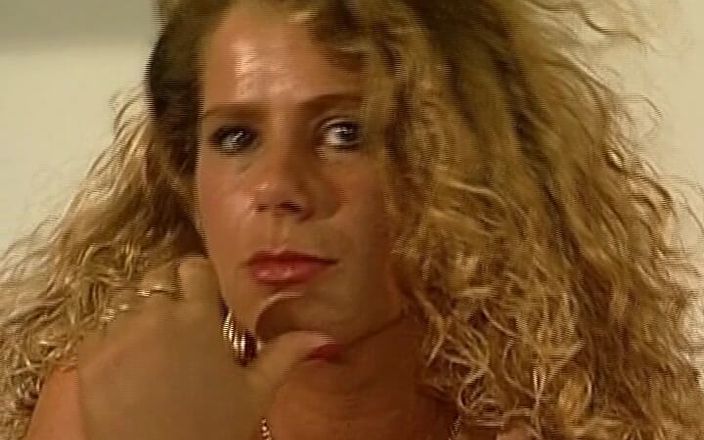 German's MILF: Máy bay bà già người Đức với thân hình hoàn hảo...