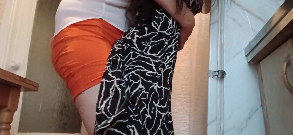 Lesbian-candys: 공유 사무실 주방에서 돔 밀프 상사에게 빨리 따먹히다