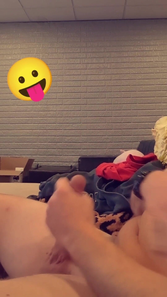 Bald Daddy: Balddaddy guy afiando pau branco em lava-jato bônus enorme ejaculação...