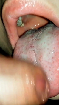 Pipe incroyablement douce ! Milasha Ponri et ses lèvres pulpeuses naturelles