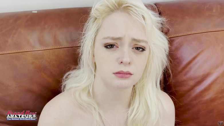 Brand New Amateurs: Annie Archer, petite blonde à gros nichons, pipe, avalage de sperme...