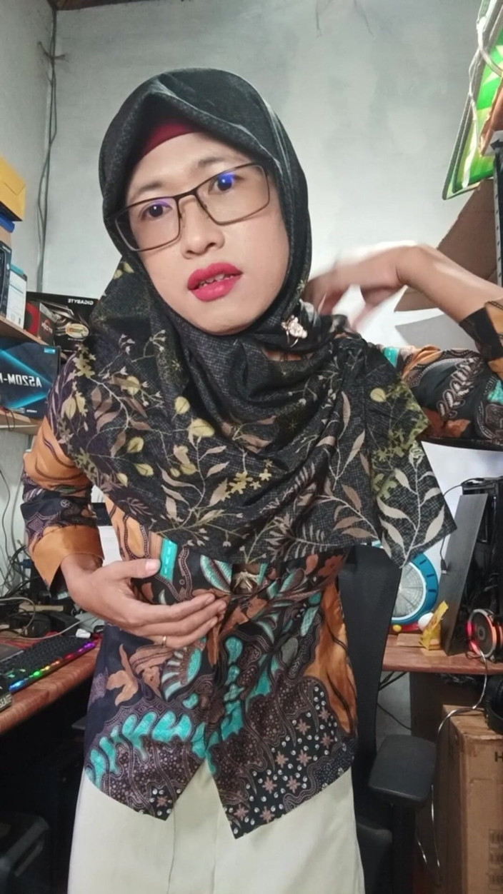 Mitha Shemale: Big Boobs Hijab TS Masturbates Till She Cums