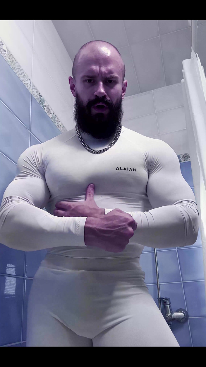 Mister Stone: Spójrz na te grube mięśnie w spandeksie!