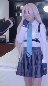 Blue Archiv Hoshino Cosplay Debut. Štíhlý Idol Level Cosplayer v divoké sólové relaci