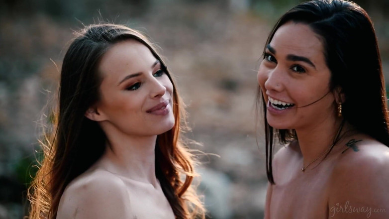Girlsway: Girlsway - ジリアン・ジャンソンとカーリー・グレイがカイリー・ル・ボーをホットなレズビアンはさみはしゃぎに誘い込む