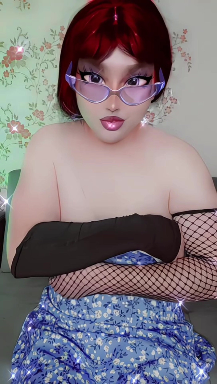 Kitty_Cross: Zinderende secretaresse-vibes: Kitty overweldigt in een blauwe jurk als het...
