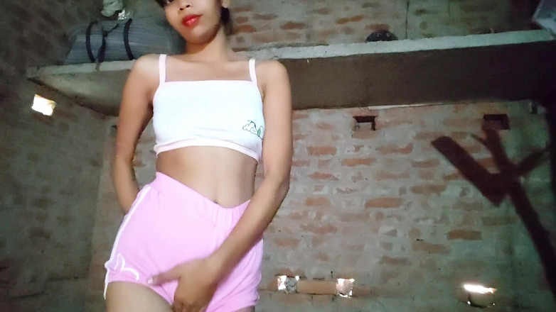 Shivanibaby: Tôi lần đầu tiên chơi với âm hộ còn trinh của tôi