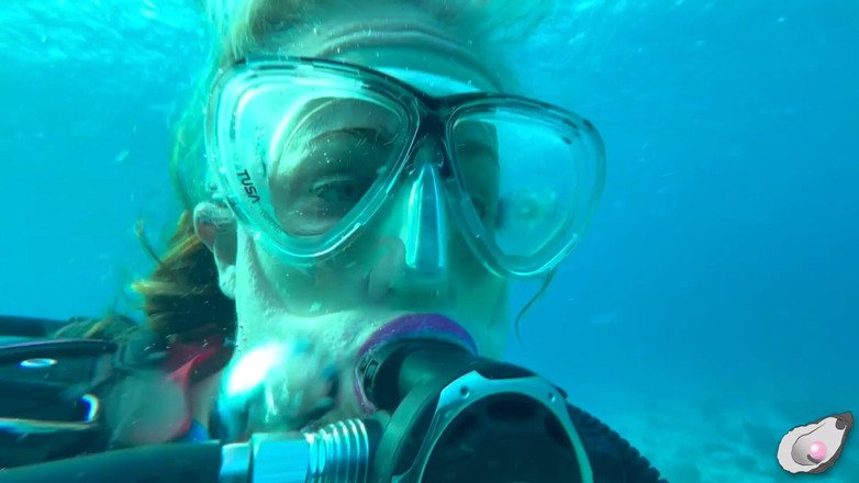 Mistress Pink Pearl: Supergirl se encuentra con el pulpo más cachondo en Bonaire